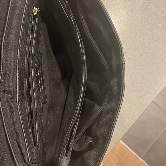 Danier leather purse /crossbody - Picture 3 of 5